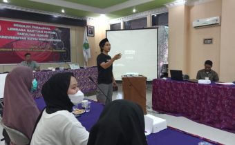 Menjadi Narasumber Sekolah LBH Unikarta, Hari Dermanto: Jangan Biarkan Hukum Mati Karena Diammu