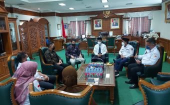 Persiapan Pemilu dan Pilkada Serentak Tahun 2024,  Bawaslu Kutim Lakukan Silaturrahmi dan Audiensi Kepada Bupati Kutai Timur