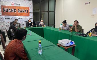 Menyongsong Pemilu 2024, Muhammad Ramli Melakukan Pembinaan Hukum, Humas, Data dan Informasi di Bawaslu Kubar 