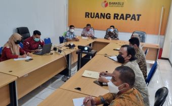 Dalam Upaya Meningkatkan Tugas dan Fungsi Pengawas Pemilihan Umum, Divisi SDMO se-Kaltim Melakukan Rapat