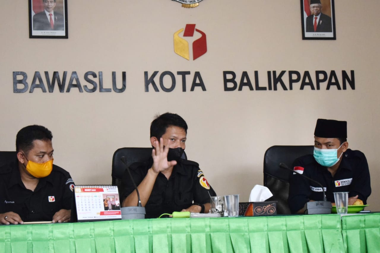 Bawaslu Kaltim Melakukan Pembinaan Persiapan Pembentukan Pengawas Adhoc Pada Pemilu Tahun 2024 di Bawaslu Kota Balikpapan
