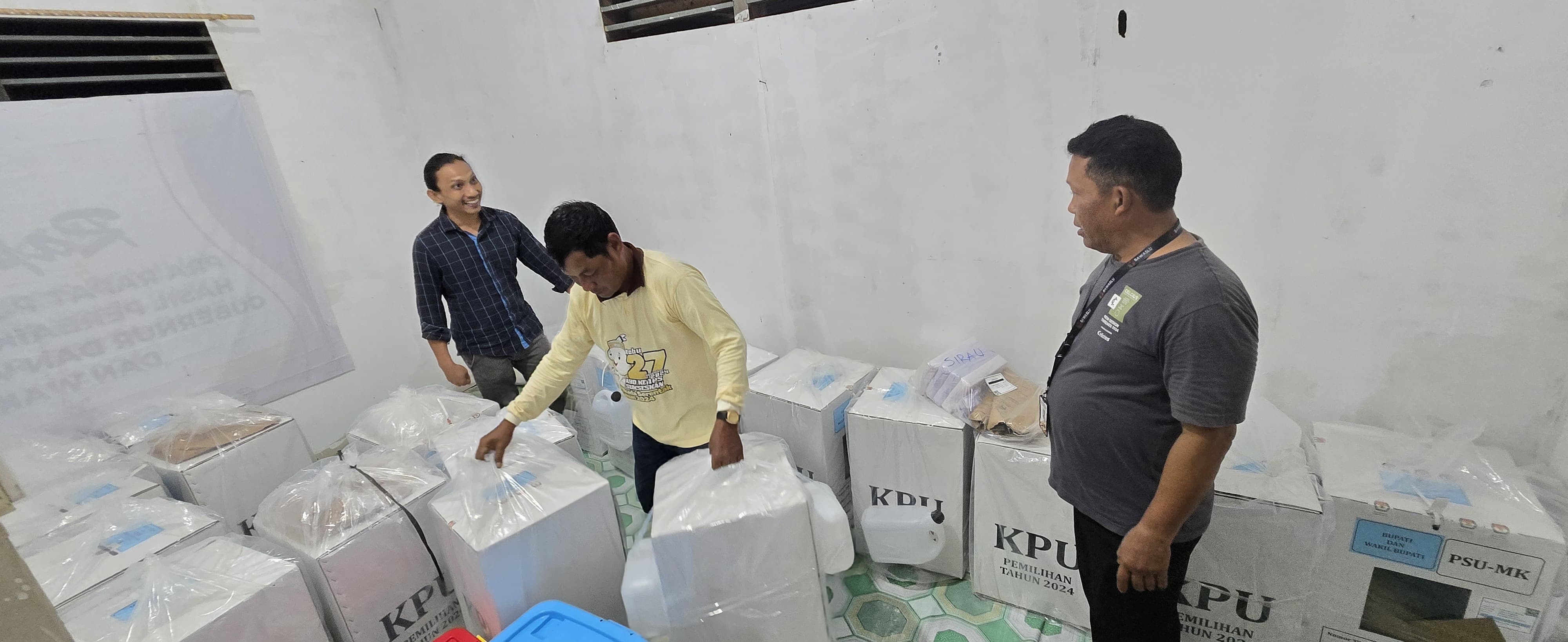 Hari Dermanto Monitoring Pergeseran Surat Suara PSU Mahakam Ulu dari TPS ke PPK