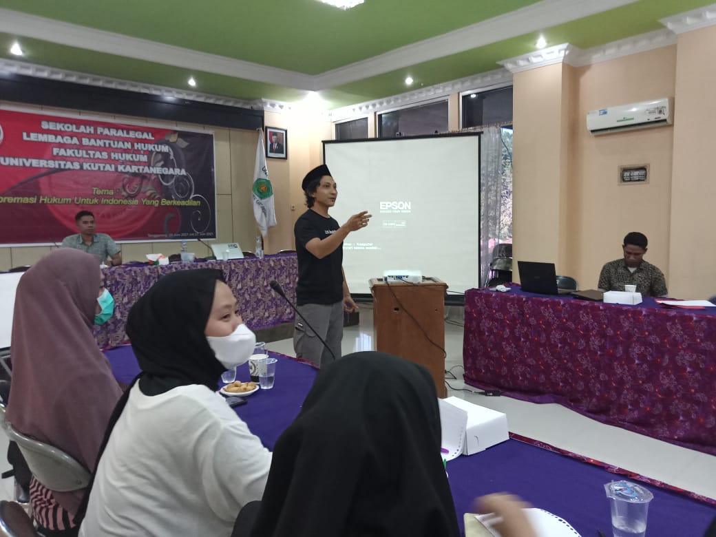 Menjadi Narasumber Sekolah LBH Unikarta, Hari Dermanto: Jangan Biarkan Hukum Mati Karena Diammu