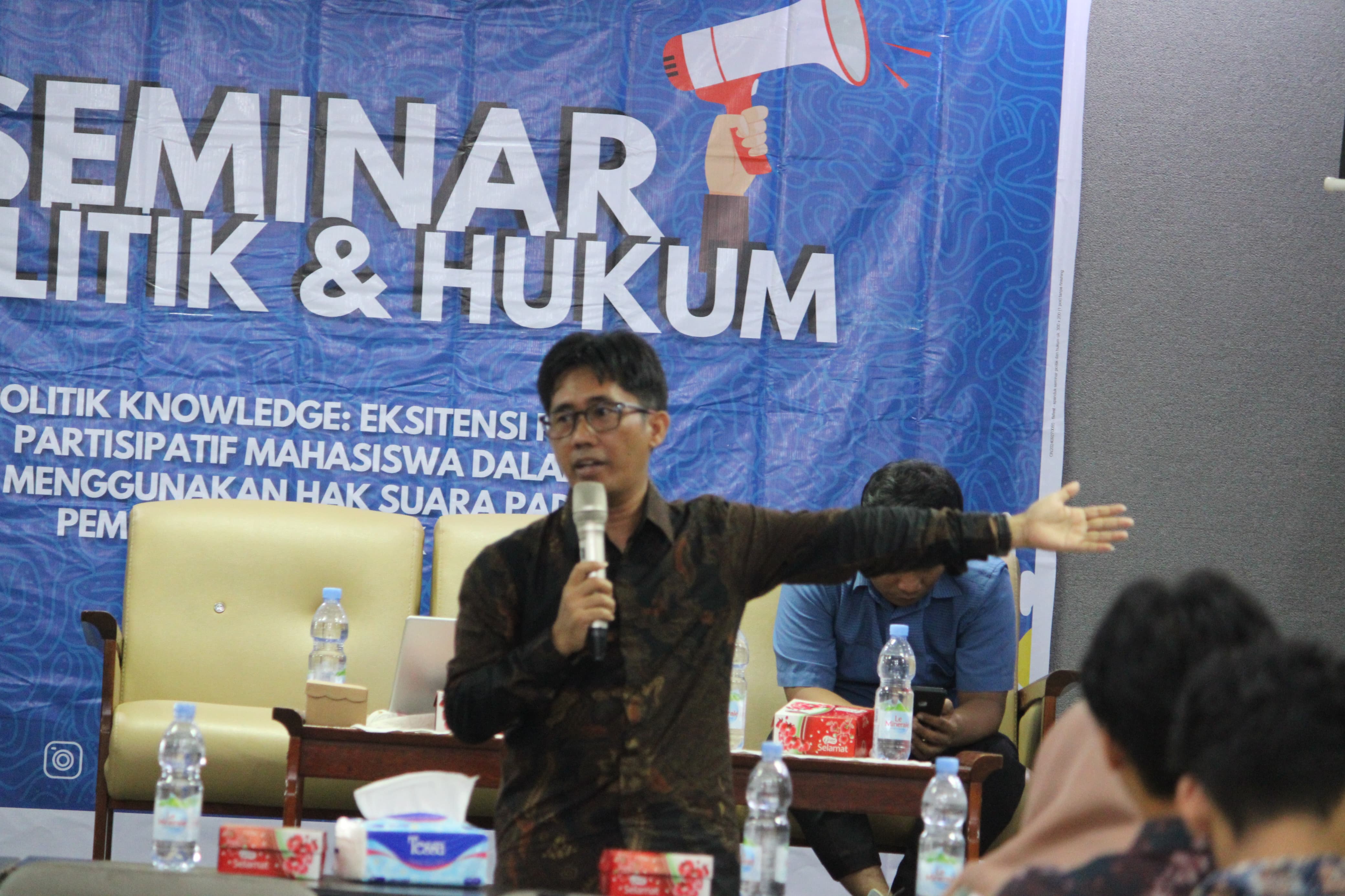 Dalam Seminar Politik dan Hukum, Galeh Paparkan Peran Mahasiswa Dalam Mengawal Demokrasi 