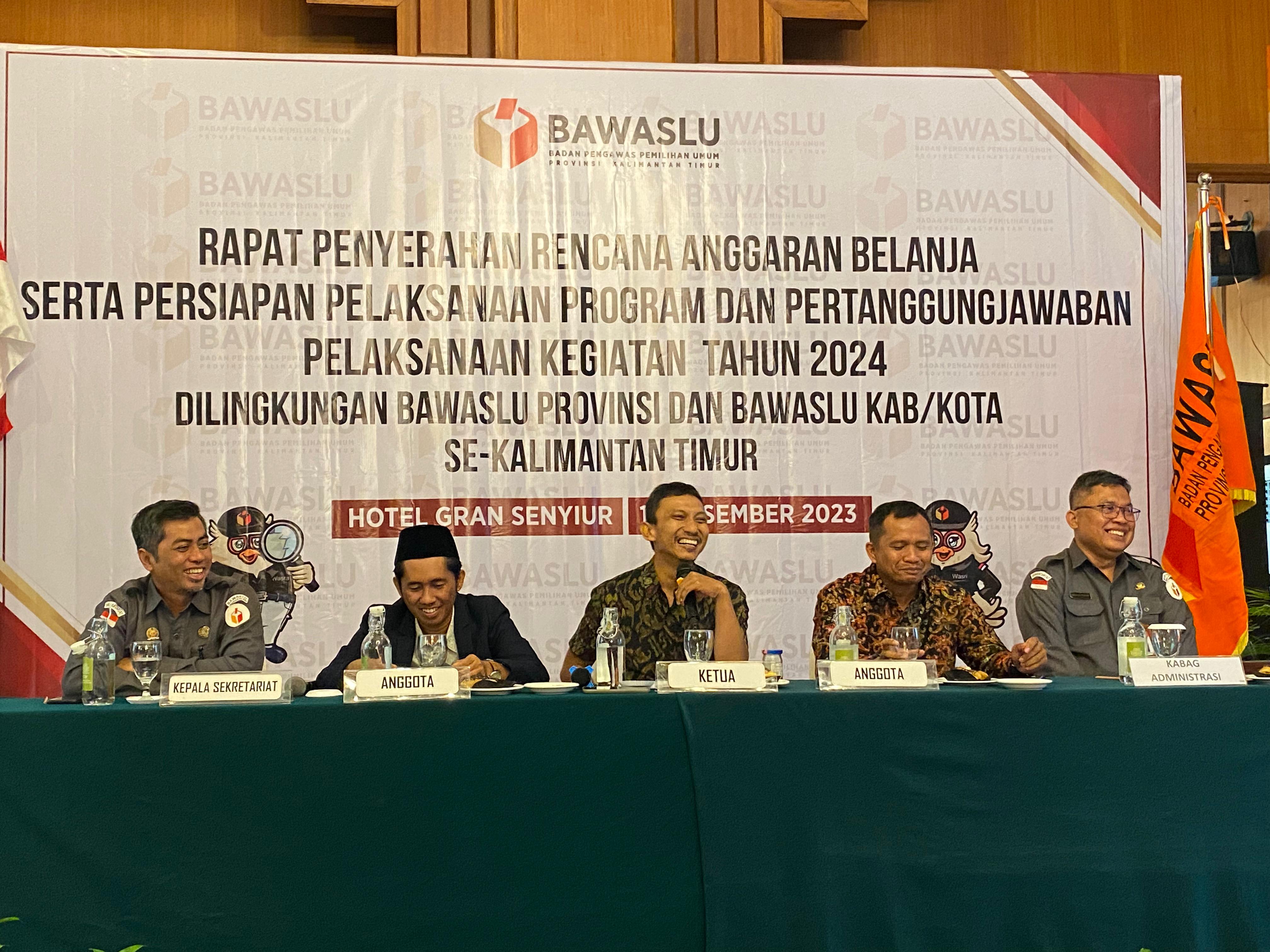 Bawaslu Kaltim Gelar Rapat Penyerahan Rencana Anggaran Belanja Tahun 2024 Bersama Bawaslu Kabupaten / Kota Se - Provinsi Kalimantan Timur 
