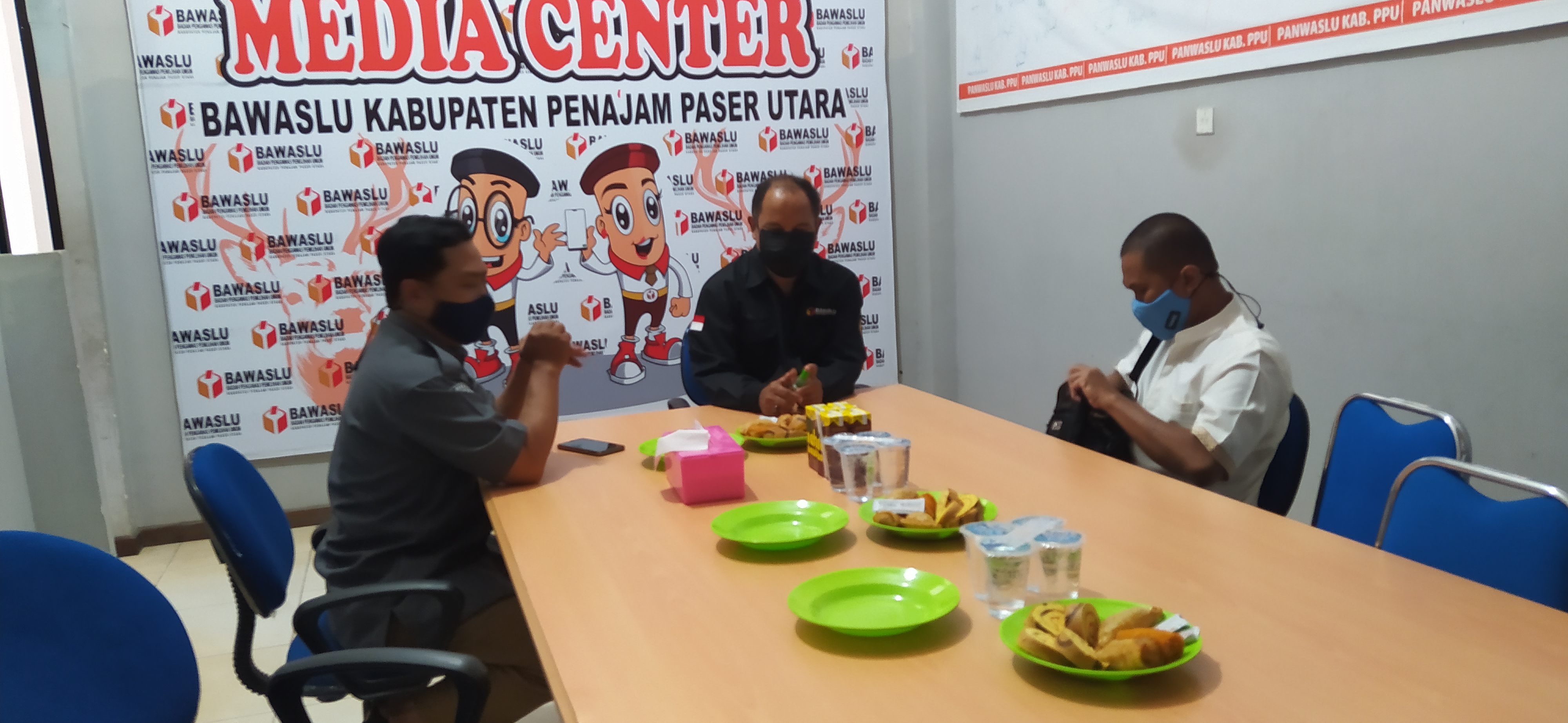 Bawaslu Kaltim Melakukan Pembinaan Pelayanan Pejabat Pengelola Informasi dan Dokumentasi (PPID) di Bawaslu Penajam Paser Utara (PPU)