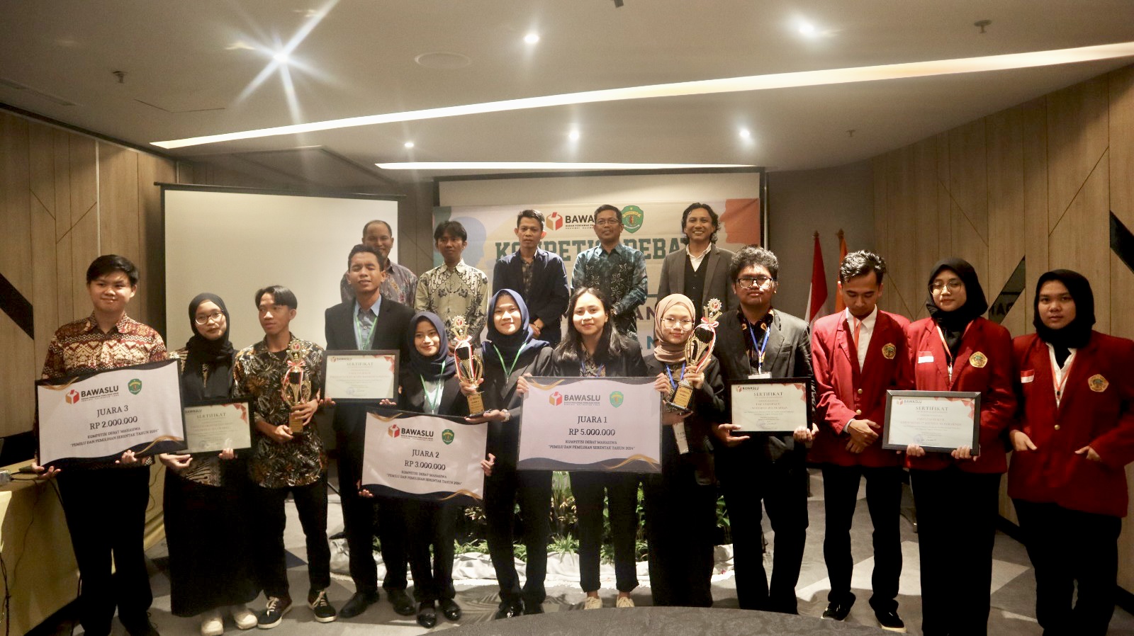 Acara Puncak, Bawaslu Kaltim Umumkan Juara Lomba Debat Tingkat Perguruan Tinggi Se-Kaltim