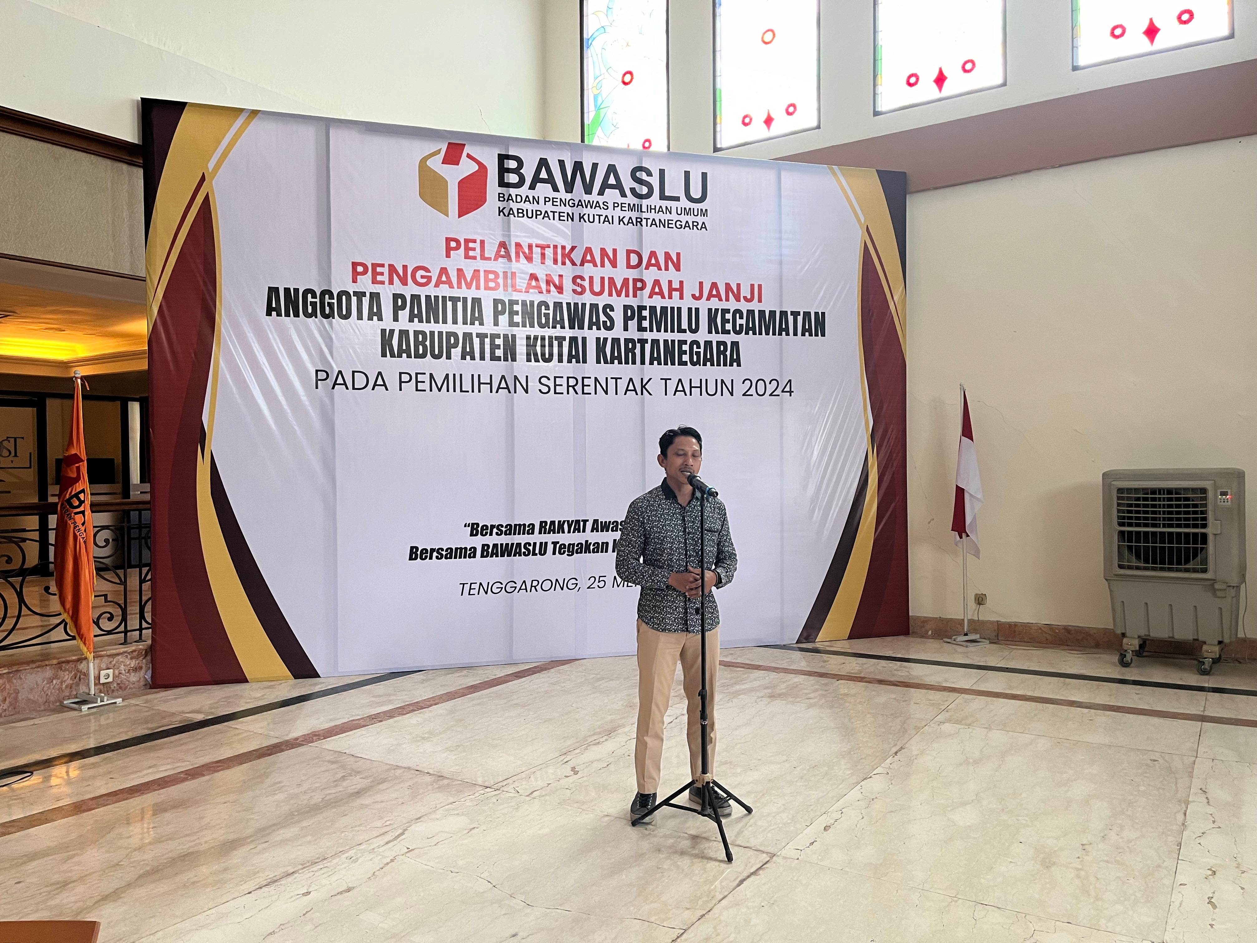 Pelantikan Panwascam di Kukar, Ketua Bawaslu Kaltim Tegaskan Harus Punya Integritas dan Berdedikasi Tinggi