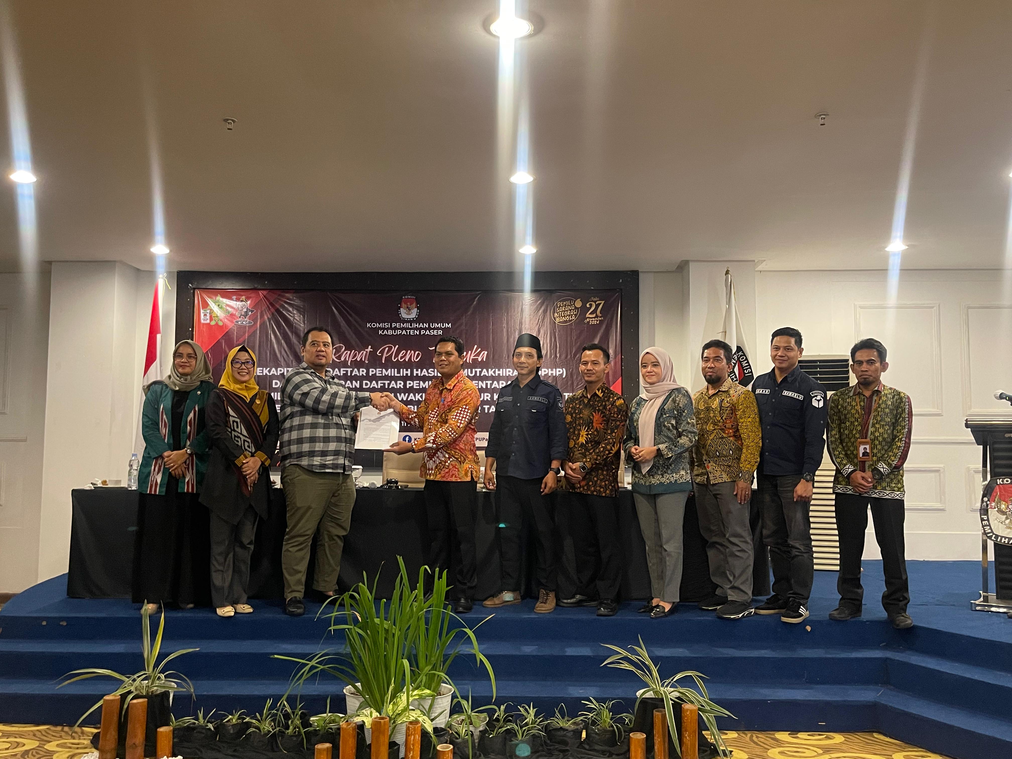 Bawaslu Kaltim Hadiri Rapat Pleno DPS Pada Pemilihan Serentak Tahun 2024 di Kabupaten Paser 