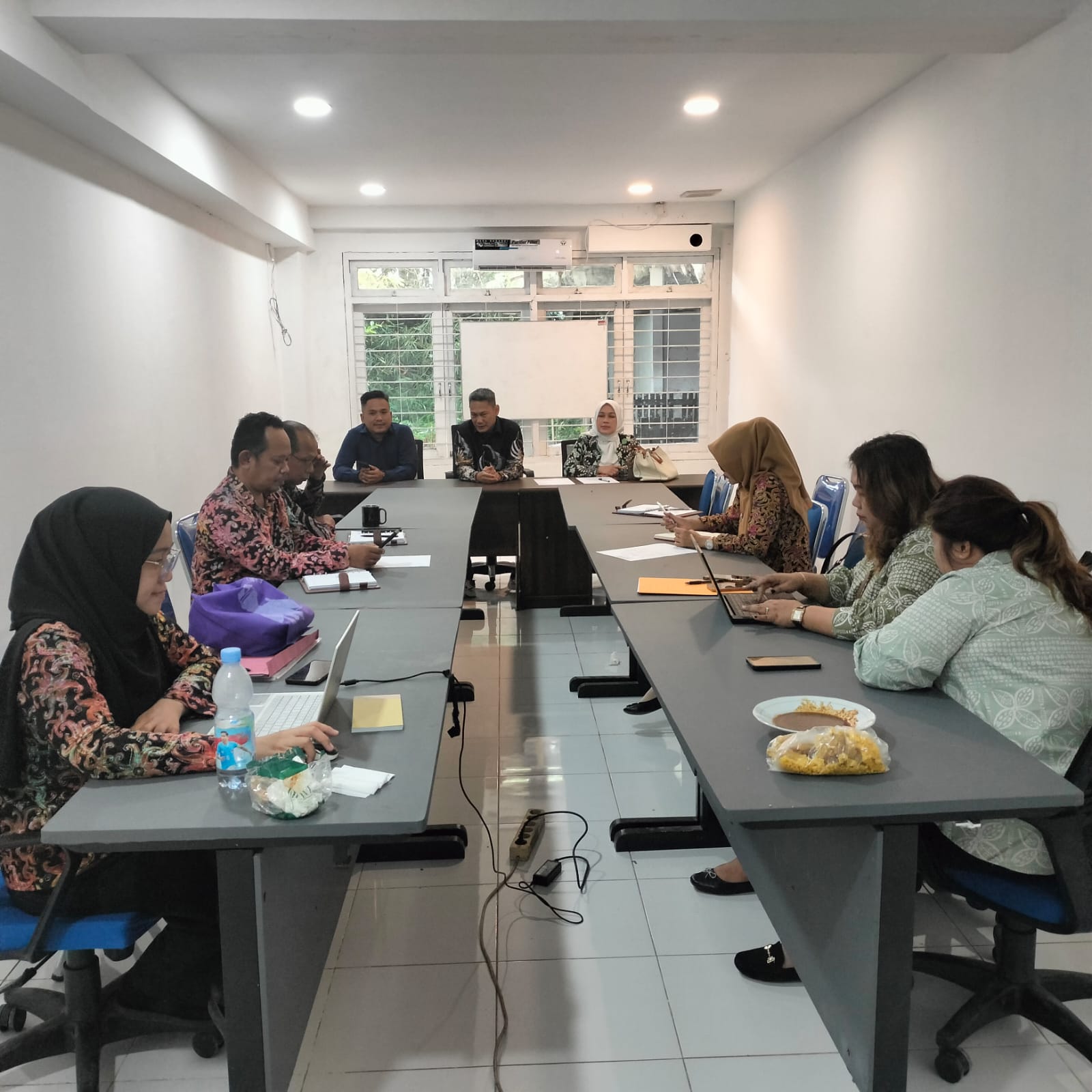 Rapat Penyusunan Laporan Akhirâ€ Divisi Hukum dan Sengketaâ€  Pasca PSU Atas Putusan MK