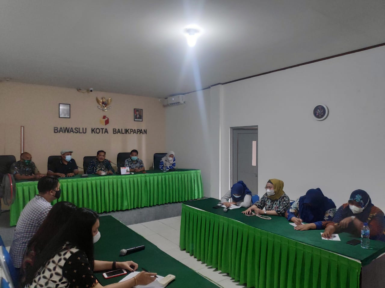 Lanjutkan Kunjungan Kerja, Ebin Paparkan Tugas Unit Pengelola Barang Dugaan Pelanggaran di Bawaslu Kota Balikpapan