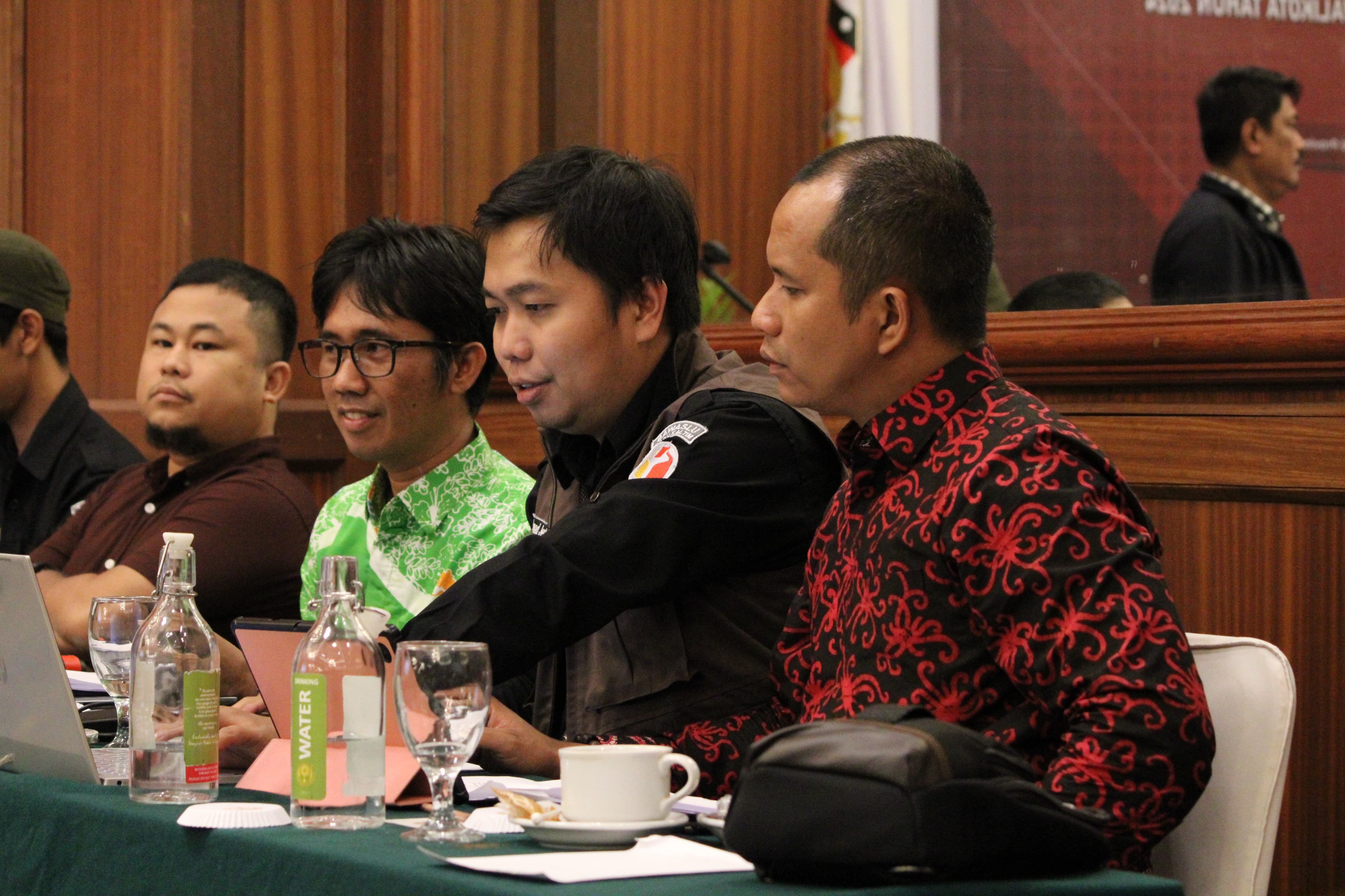 Bawaslu Kaltim Awasi Melekat Pleno Rekapitulasi DPS Tingkat Provinsi Kaltim Pada Pemilihan Serentak Tahun 2024