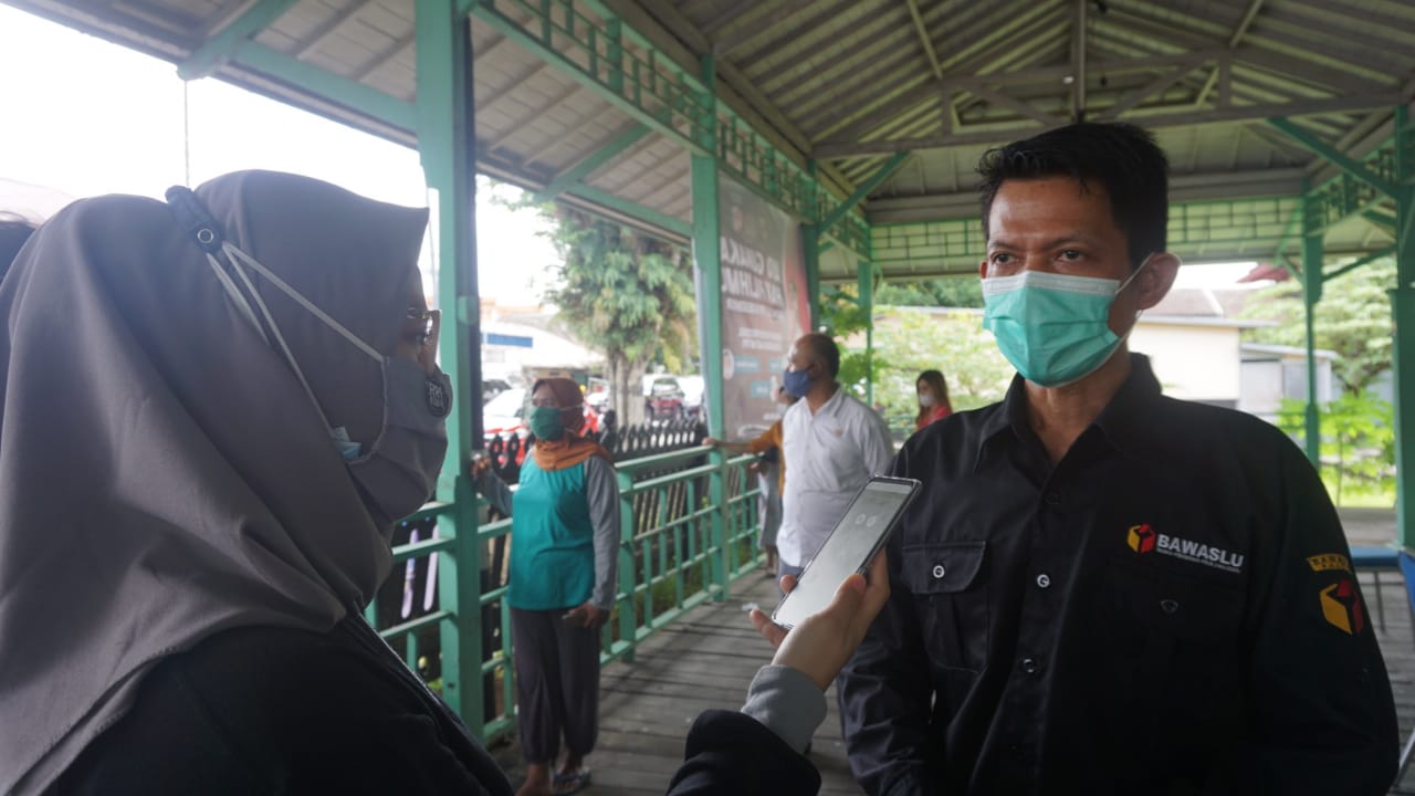 Bawaslu Temui Banyak TPS Yang Tidak Memenuhi Standar. 