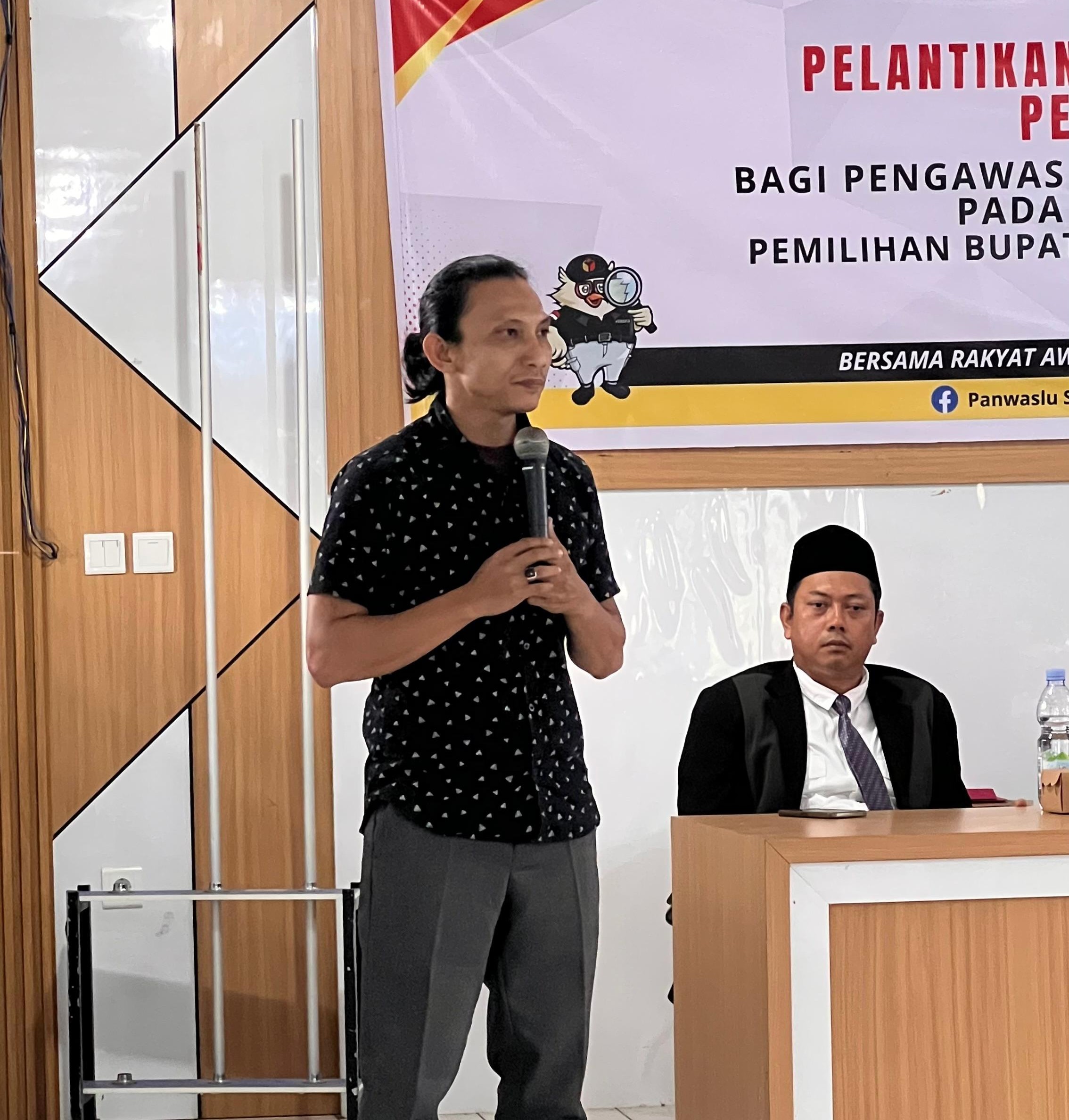 Hari Dermanto Berikan Arahan Kepada Pengawas Adhoc Agar Lebih Teliti Dalam Mengawasi PSU di Kukar