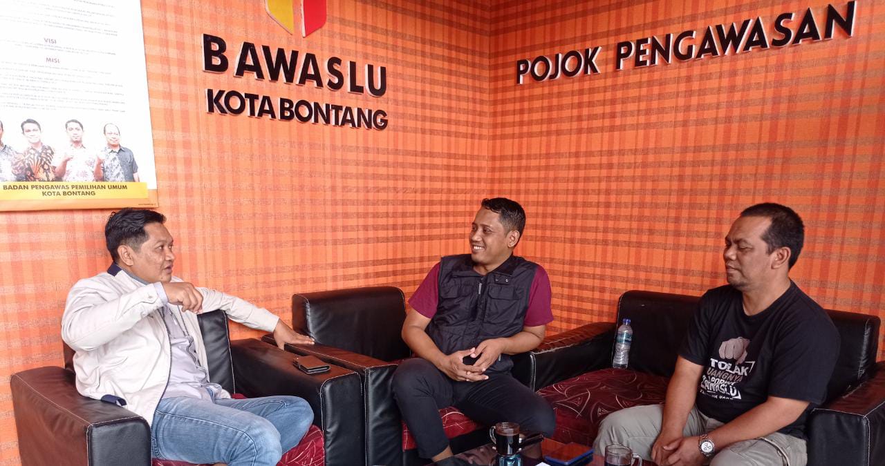 Ebin Marwi Sampaikan Arahan Teknis Pencegahan Pelanggaran di Bawaslu Kota Bontang