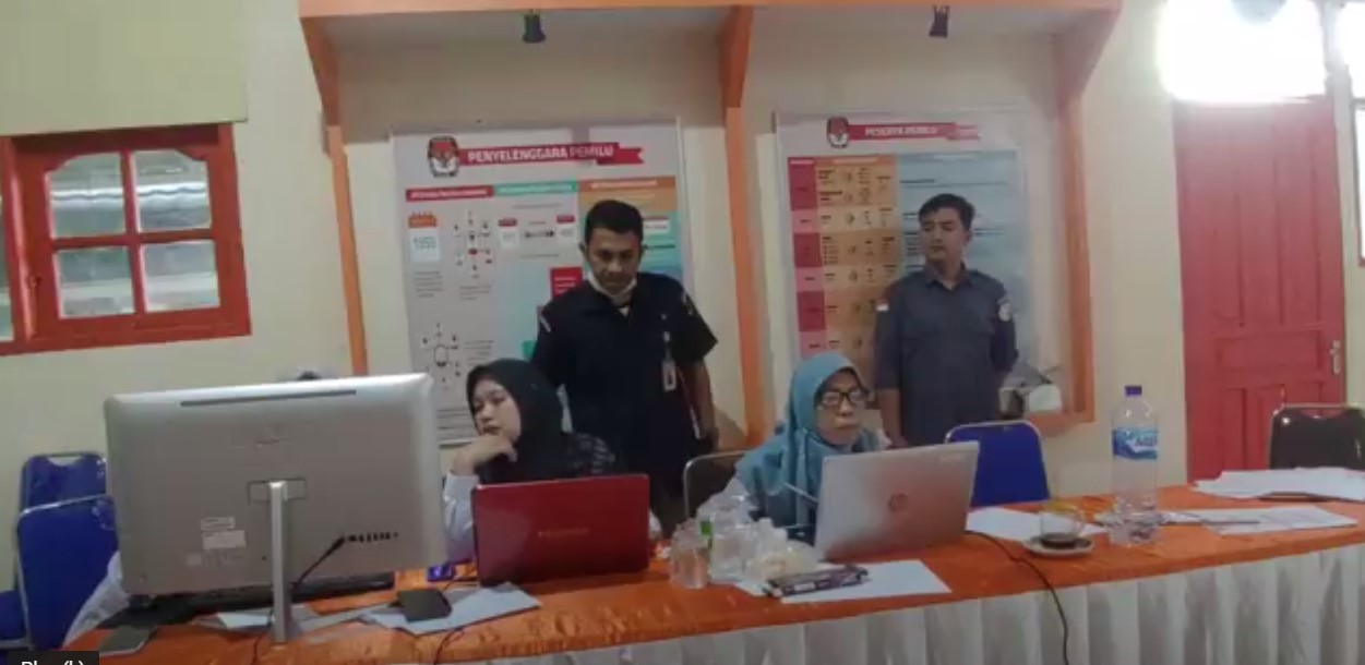 Tahapan Verifikasi Administrasi, Bawaslu Kabupaten Paser Lakukan Pengawasan Hingga Dini Hari