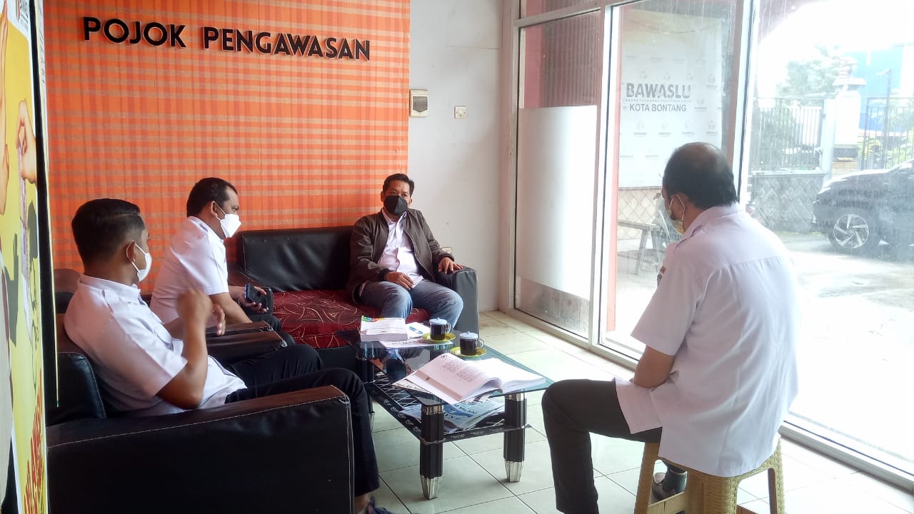 Bawaslu Kaltim Lakukan Pembinaan Persiapan  Penanganan Pelanggaran Tahun 2024  di Bawaslu Bontang   