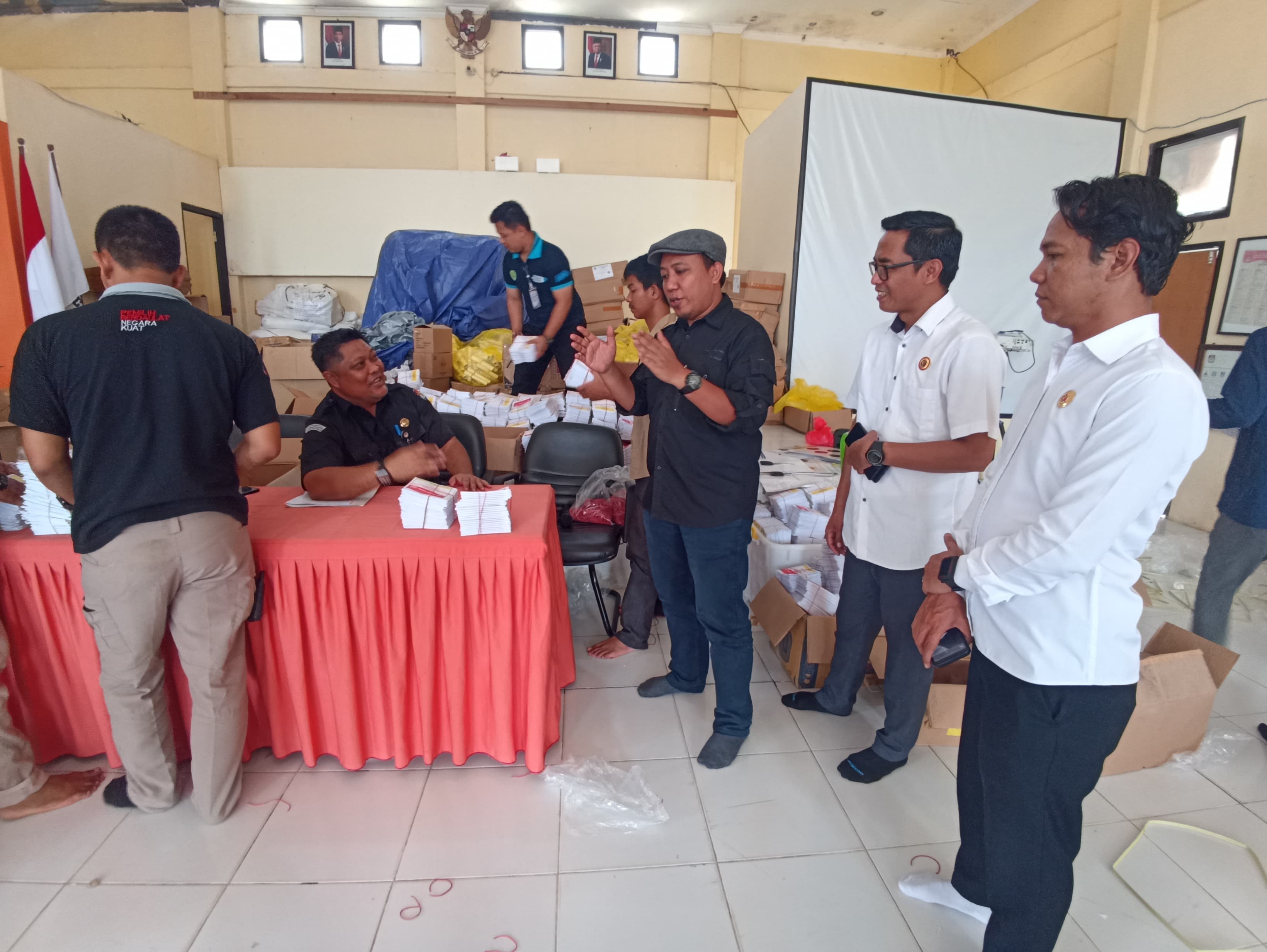 Wamustofa Hamzah Tinjau Pengawasan Tahapan Logistik Pemilu 2024 di PPU dan Paser 