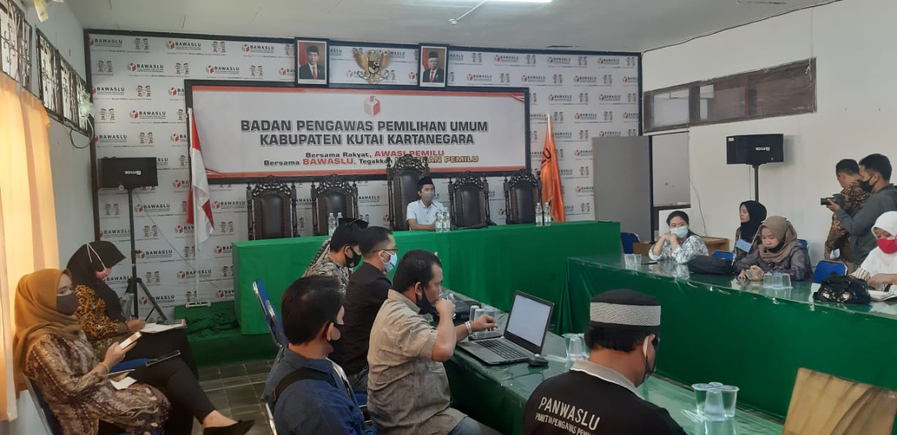 Raker Evaluasi Pengawasan Coklit dan Mutarlih, Bawaslu Kaltim Inventarisir Hasil Pengawasan Coklit