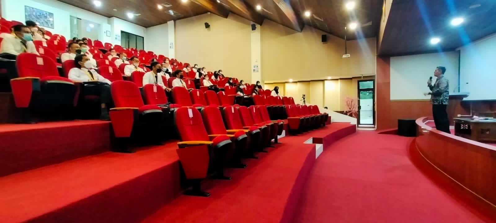 Kasek Bawaslu Kaltim Memberikan Pembekalan Pada Kegiatan Latsar Angkatan XX Untuk Menjadi PNS Profesional 