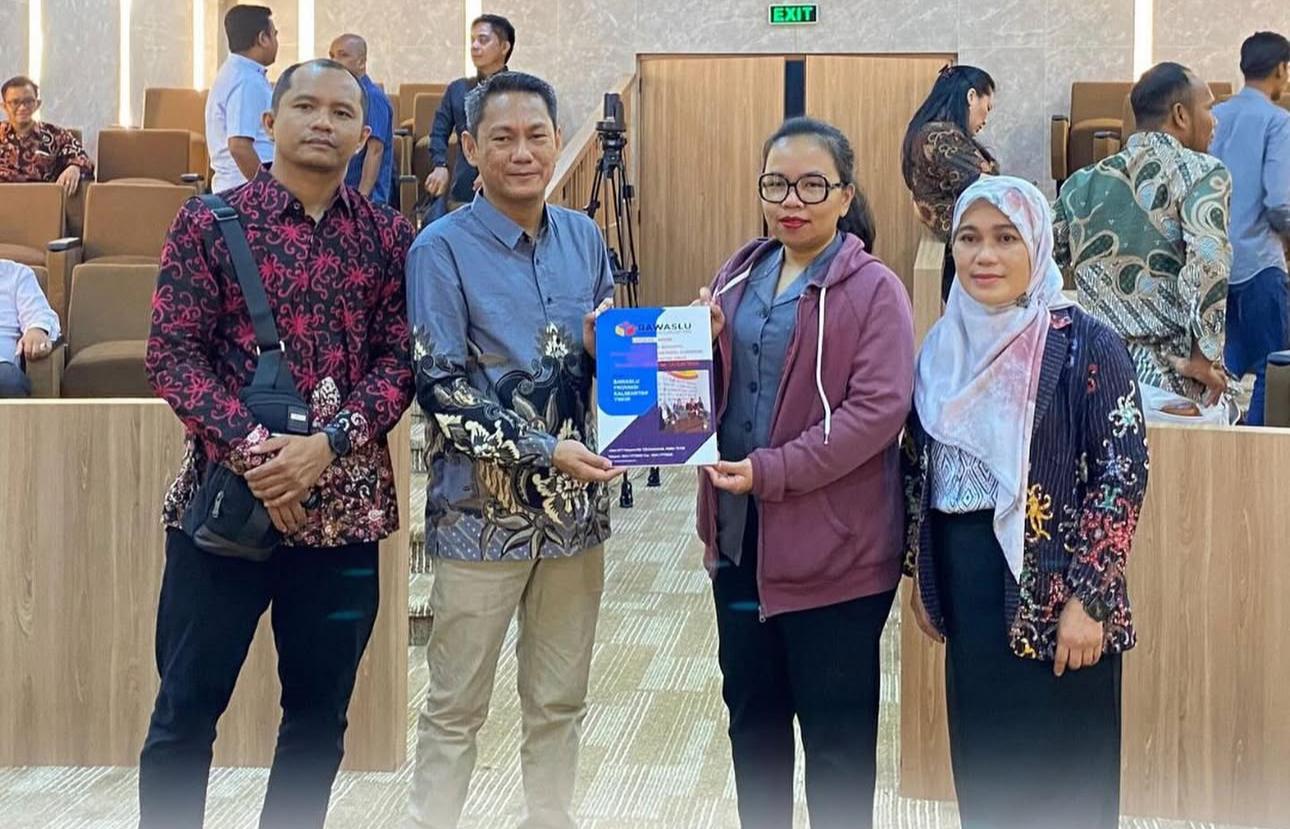 Bawaslu Kaltim Menyerahkan Laporan Akhir Divisi Hukum dan Penyelesaian Sengketa Dalam Pemilihan Serentak Tahun 2024