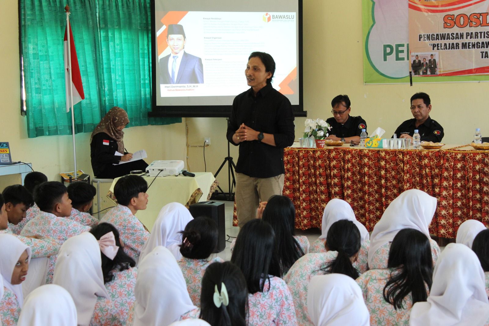 Hari Dermanto Ajak Diskusi Kepemiluan Bersama Pelajar SMA ITCI Kecamatan Sepaku 