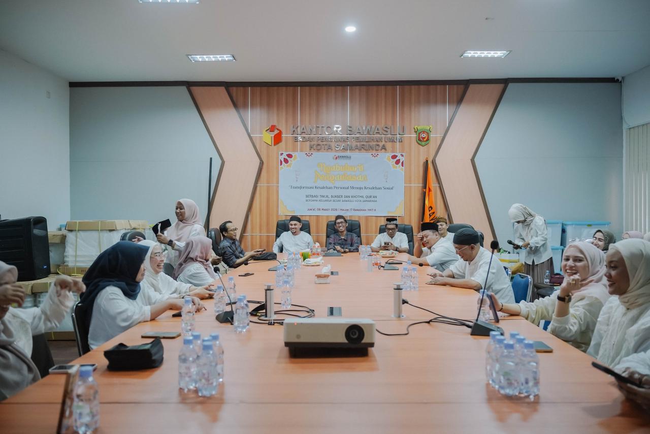 Suasan Ngabuburit Penfawasan di Bawaslu Samarinda