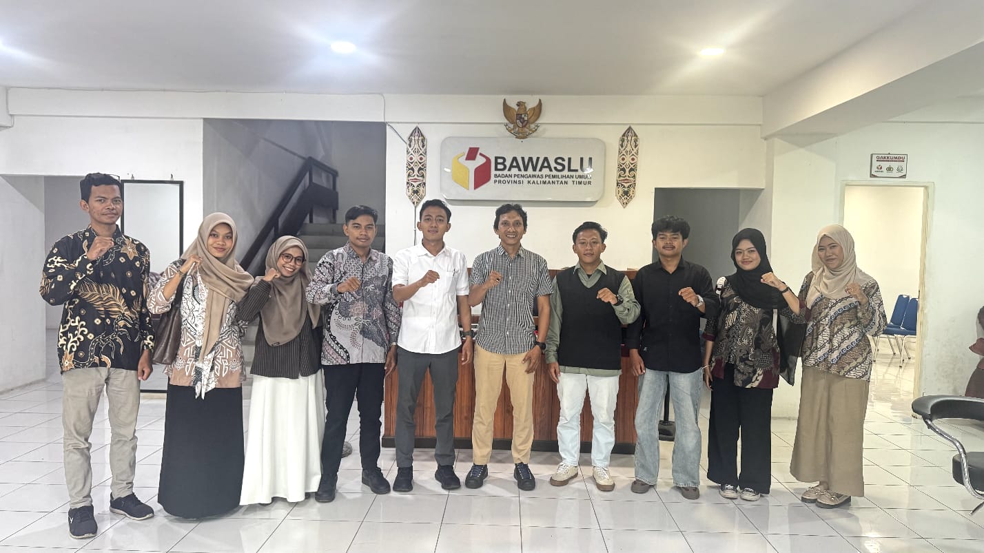 Audiensi dari Aliansi Dewan Eksekutif Mahasiswa Perguruan Tinggi Keagamaan Islam Negeri (DEMA PTKIN) se-Indonesia pada Senin (13/4/2026) di Kantor Bawaslu Kaltim.