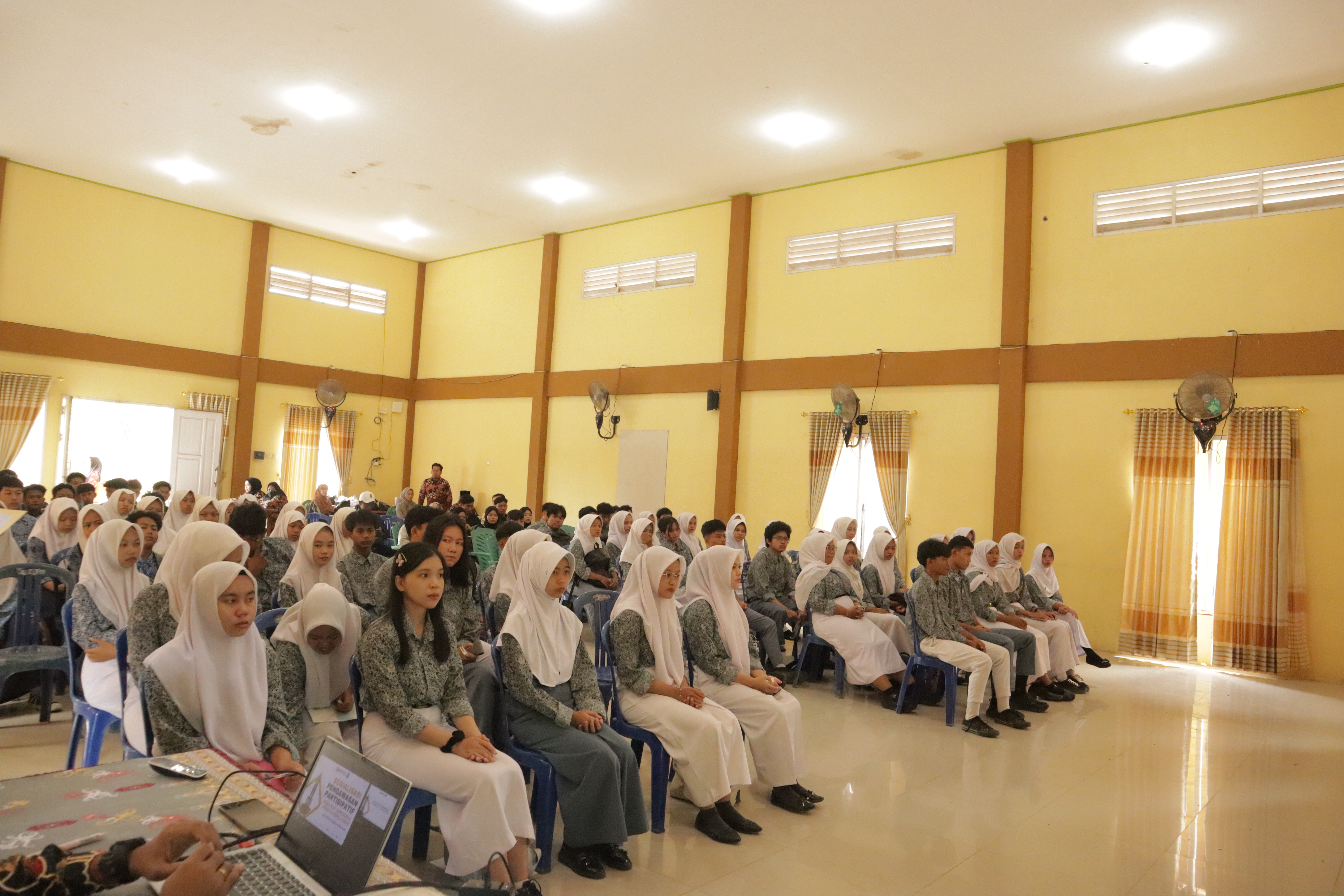 Sosialisasi Pendidikan Pengawasan Partisipatif di Batu Engau