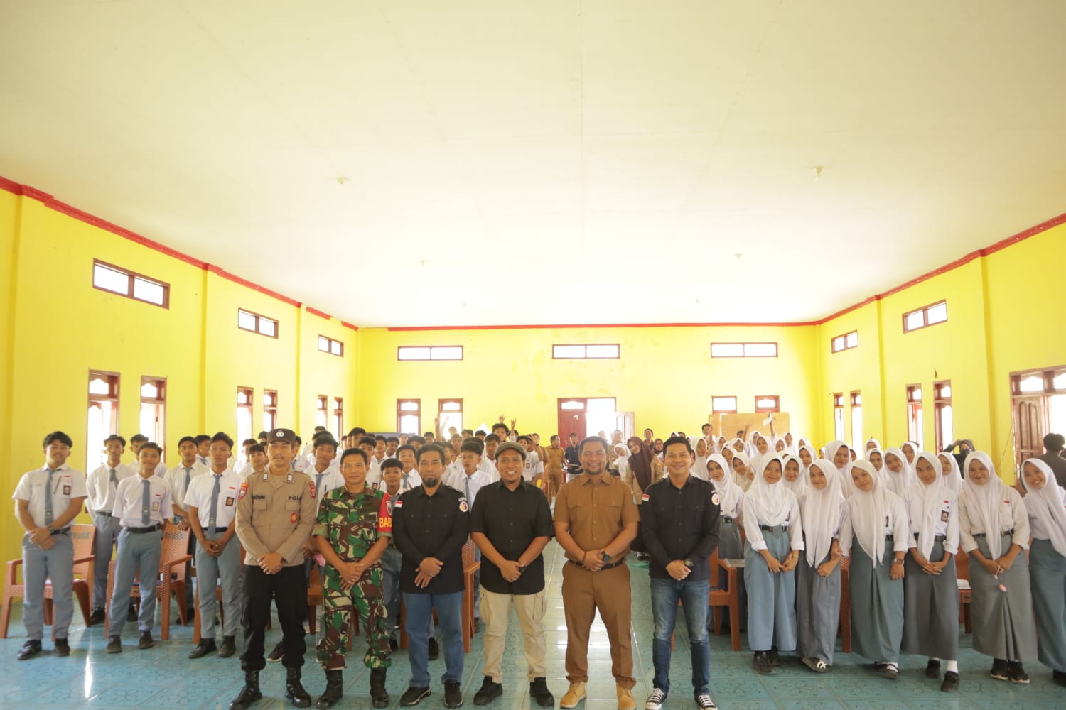 Wamustofa Hamzah bersama peserta sosialisasi pengawasan partisipatif