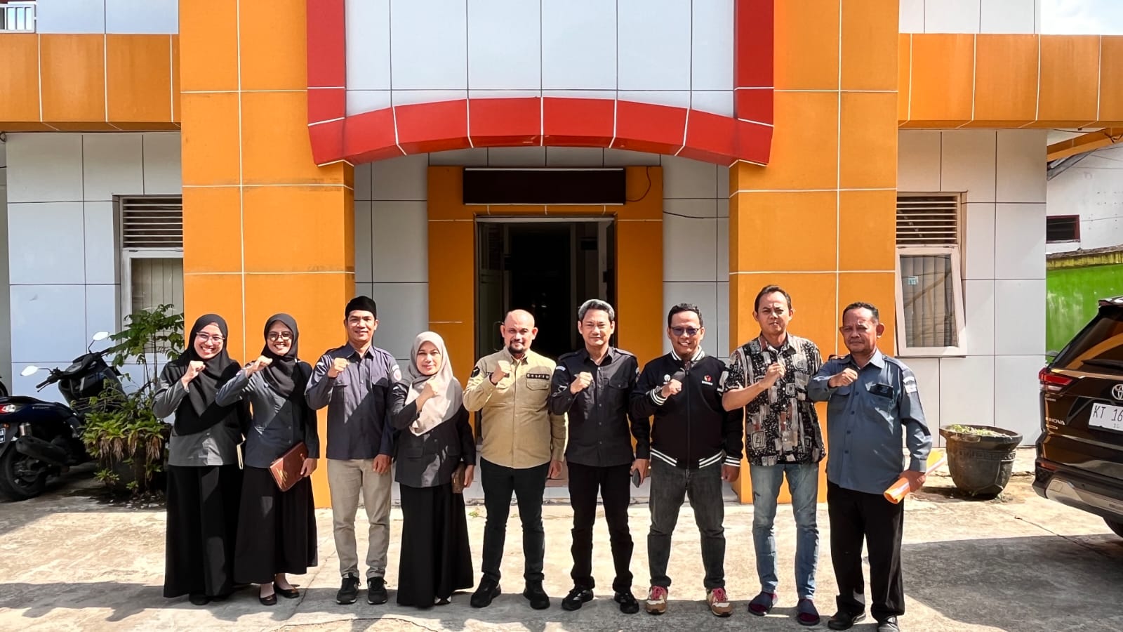 Danny Bunga dan Jajaran Bawaslu Kota Samarinda