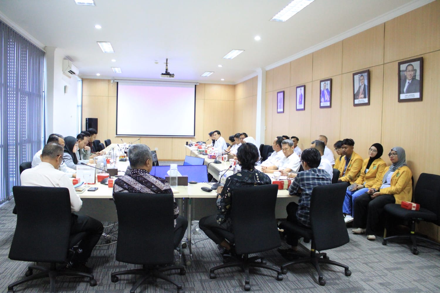 Diskusi antara Bawaslu kaltim dan OJK Kaltimtara
