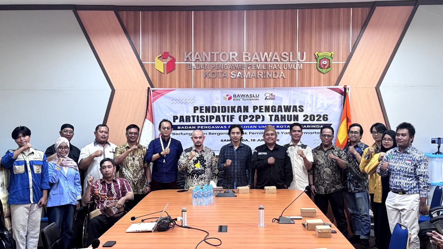Foto Bersama Usai Pembukaan P2P Bawaslu Samarinda