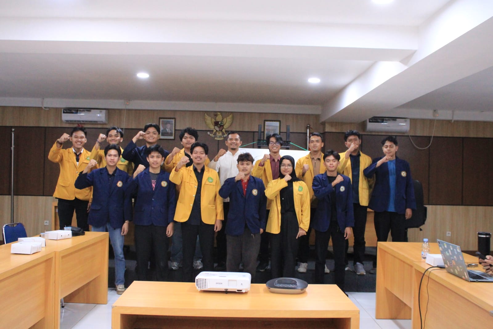 Foto Bersama Daini Rahmat dan Mahasiswa Unmul
