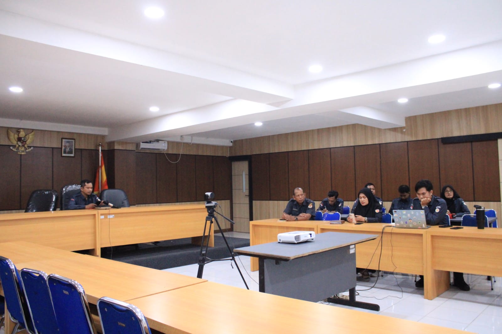 Daini Rahmat Bersama Jajaran Sekretariat