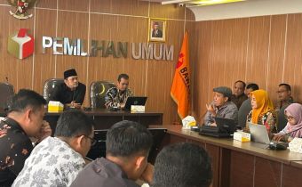 Sampaikan Hasil Pengawasan Logistik Tahap Pertama, Wamustofa Hamzah Hadiri Rapat Kerja di Kantor Bawaslu RI