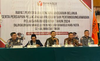 Bawaslu Kaltim Gelar Rapat Penyerahan Rencana Anggaran Belanja Tahun 2024 Bersama Bawaslu Kabupaten / Kota Se - Provinsi Kalimantan Timur 