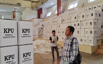 Daini Rahmat Tinjau Langsung Penyimpanan Logistik Pemilu Di Gudang KPU Berau 
