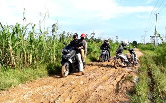 Sampaikan Pengetahuan Kepemiluan, Ketua Bawaslu Kaltim Lewati Medan Menantang Menuju Pedalaman Kutai Kartanegara!