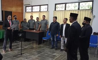Lantik PAW Panwascam Anggana, Ketua Bawaslu Kaltim Berpesan Jangan Pernah Mundur dari Perjuangan Keadilan Pemilu