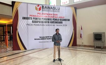 Pelantikan Panwascam di Kukar, Ketua Bawaslu Kaltim Tegaskan Harus Punya Integritas dan Berdedikasi Tinggi