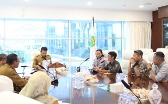 Perkuat Sinergi Jelang PSU, Bawaslu Kaltim Audiensi dengan Gubernur Kaltim