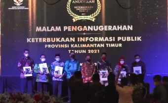 Bawaslu Kaltim Meraih Penghargaan Lembaga Informatif Dalam Keterbukaan Informasi Publik Provinsi Kalimantan Timur Tahun 2021 
