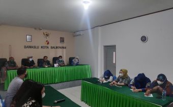 Lanjutkan Kunjungan Kerja, Ebin Paparkan Tugas Unit Pengelola Barang Dugaan Pelanggaran di Bawaslu Kota Balikpapan