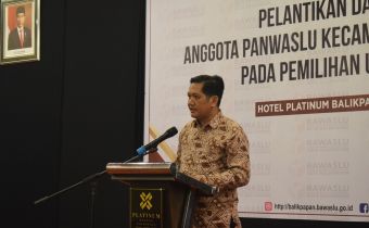 Pelantikan Panwaslu Kecamatan Se-Kota Balikpapan, Ebin Ingatkan Pahami Teknis Pemungutan dan Perhitungan Suara