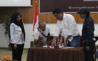 Pengawasan Hingga Pagi Dini Hari, Bawaslu Kaltim Pastikan Proses Penyerahan Dukungan Minimal Pemilihan DPD Pemilu Tahun 2024 Sesuai Aturan.