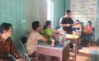 Wamustofa Hamzah Monitoring Kelengkapan Sarpras Panwaslu Kecamatan Long Apari Mahakam Ulu 