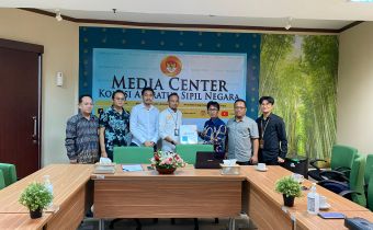 Bawaslu Kaltim Dampingi Bawaslu Samarinda Dalam Rangka Sampaikan Rekomendasi Dugaan Pelanggaran Netralitas ASN Ke KASN 