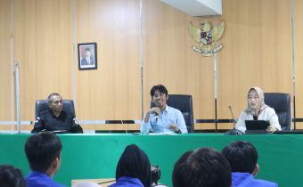 Bawaslu Kaltim Ajak Mahasiswa UWGM Mengenal Lebih Dekat dengan Pemilu dan Demokrasi