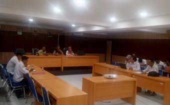 Monitoring dan Evaluasi Pelaksanaan Produk Hukum Divisi Penyelesaian Sengketa Proses dan Hukum di Ruang Rapat Bawaslu Kaltim